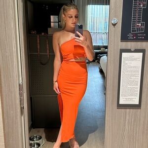 XS Lulus Cut out midi ribbed dress! Stretch 1 of each Black blue and orange